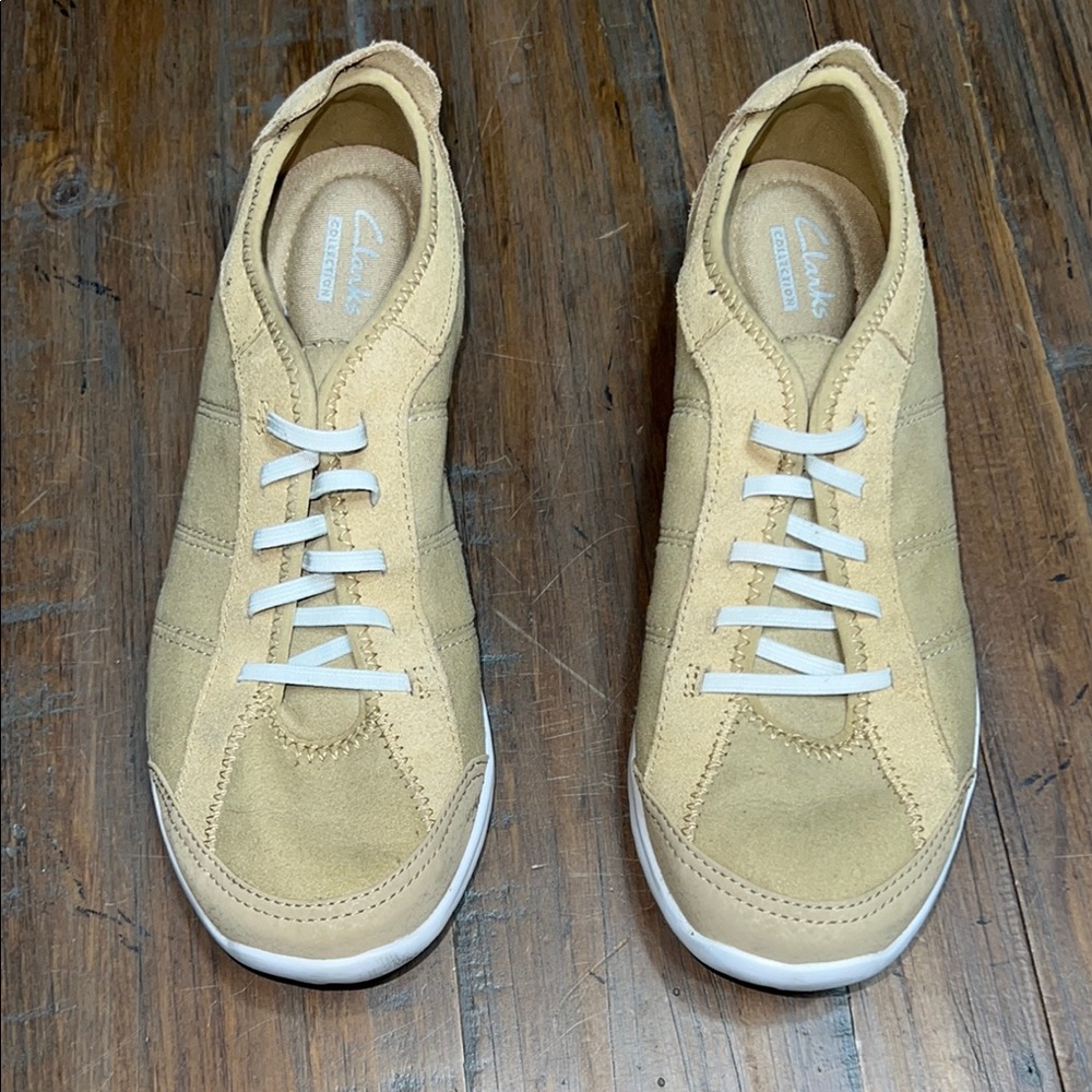 Clarks Tan Sneakers with Suede Upper and Rubber Soles Size 7